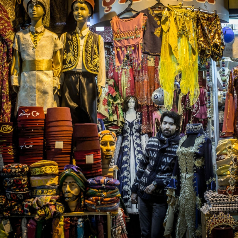 Que comercia en el bazar más antiguo y más grande del mundo