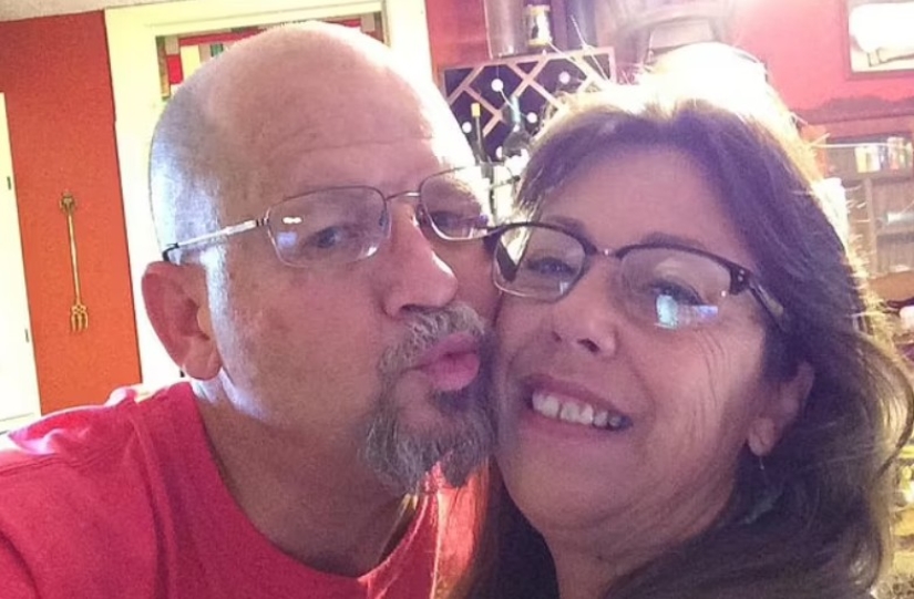 "Qué jóvenes éramos" : Un estafador de 48 años de los Estados Unidos se hizo pasar por un estudiante de 22 años