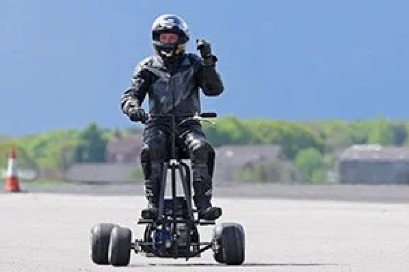 Race on broomsticks, or Ride with the wind in the trash can! Race on broomsticks, or Ride with the wind in the trash can!