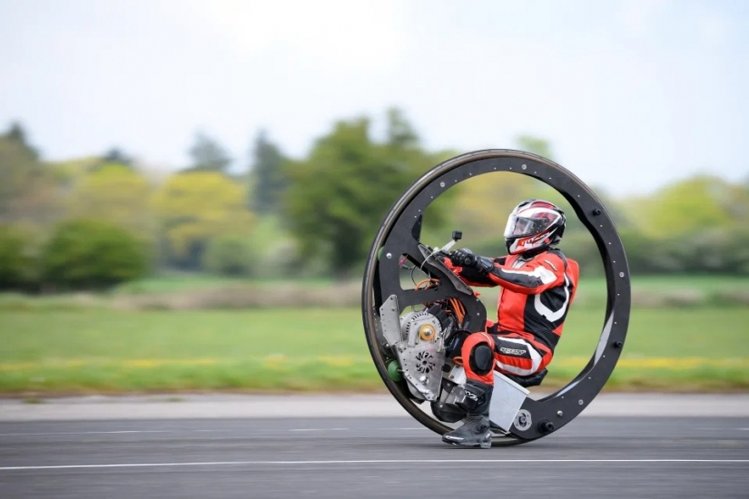 Race on broomsticks, or Ride with the wind in the trash can! Race on broomsticks, or Ride with the wind in the trash can!