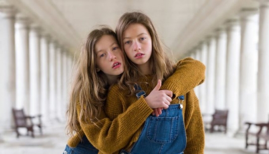 Retratos de gemelos idénticos muestran cuán diferentes son