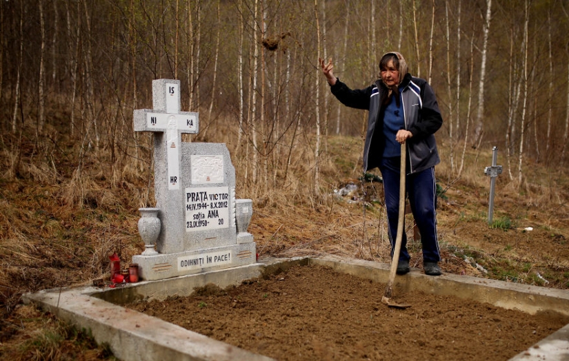 Romanian village of Jamana drowns in industrial waste lake