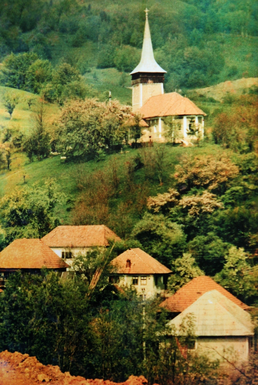 Romanian village of Jamana drowns in industrial waste lake