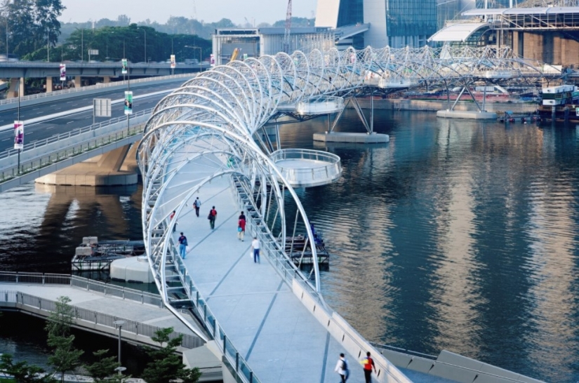 Round, unfinished and endless-10 most unusual bridges in the world