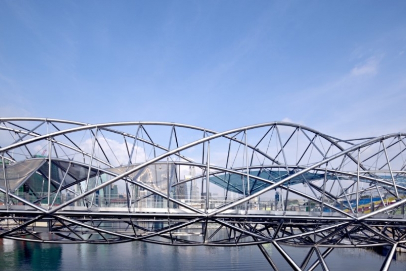 Round, unfinished and endless-10 most unusual bridges in the world