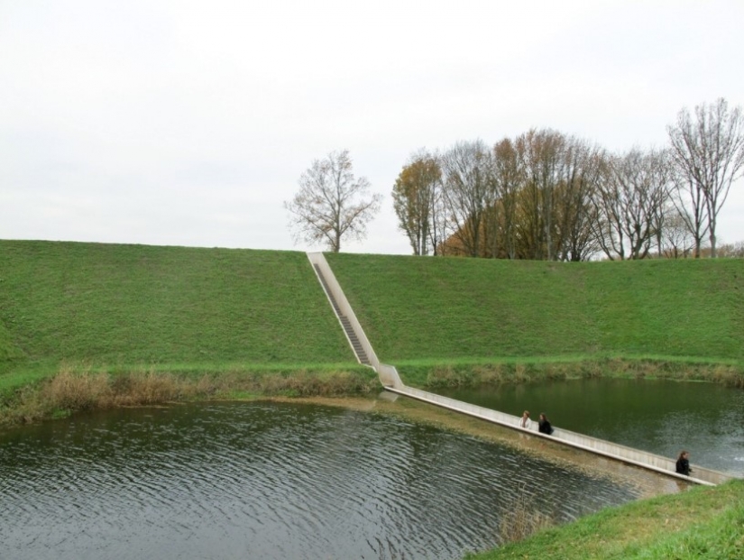 Round, unfinished and endless-10 most unusual bridges in the world
