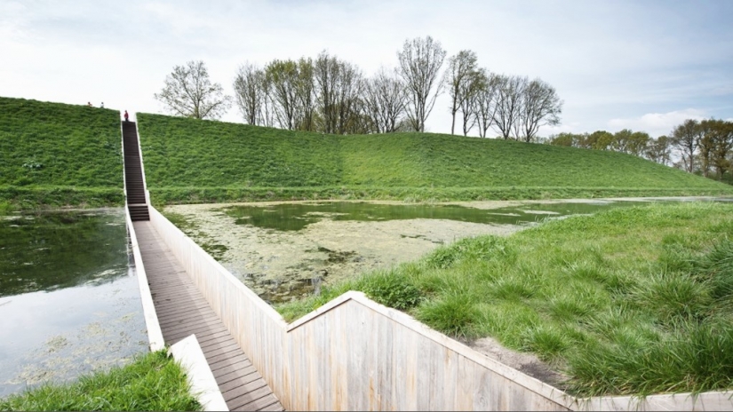 Round, unfinished and endless-10 most unusual bridges in the world
