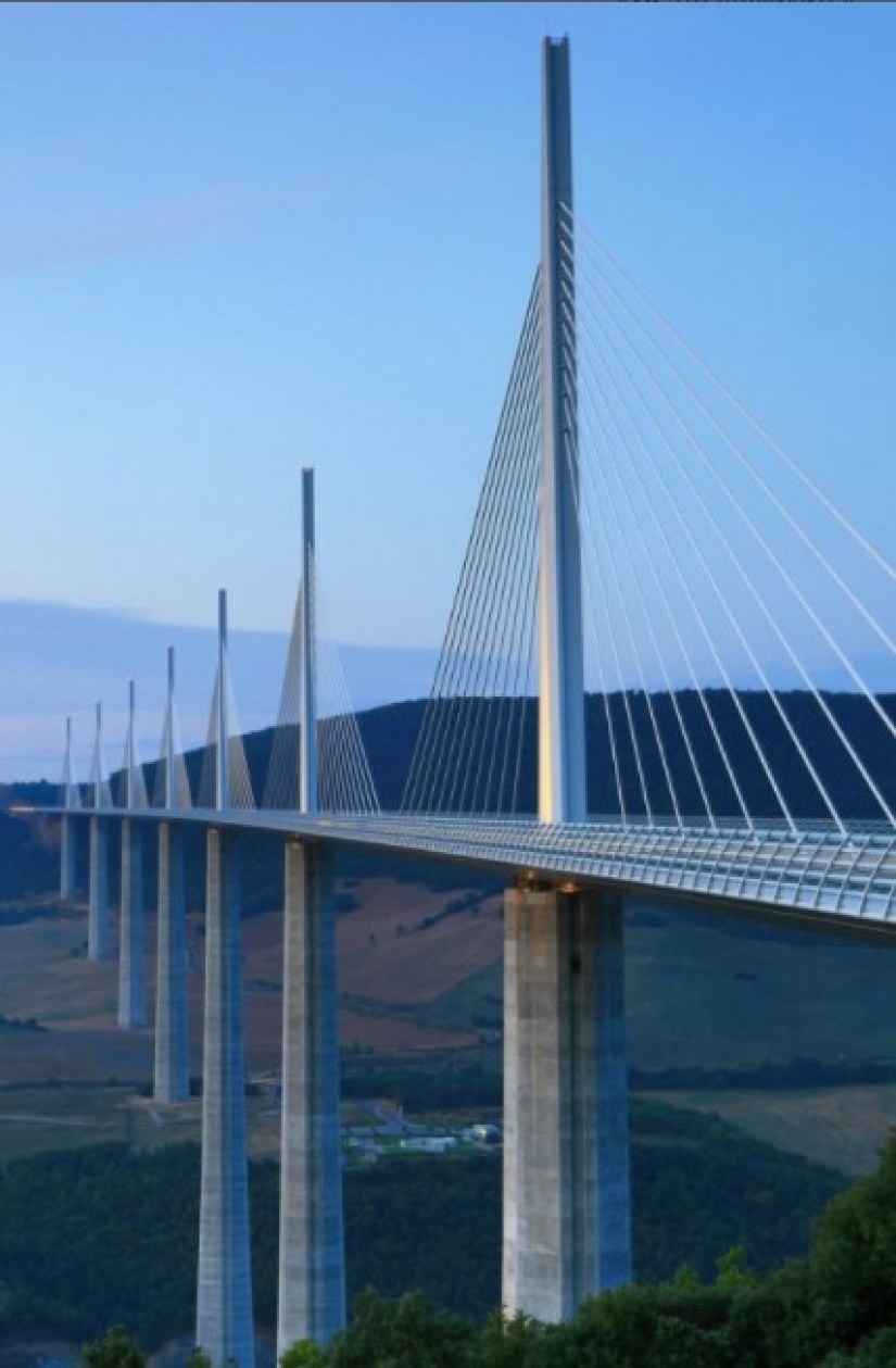 Round, unfinished and endless-10 most unusual bridges in the world