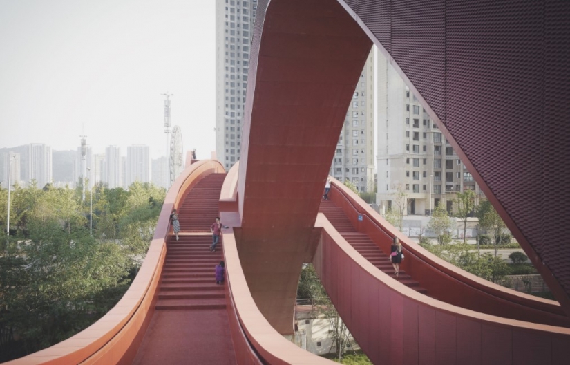 Round, unfinished and endless-10 most unusual bridges in the world