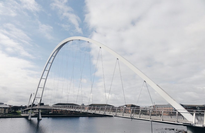 Round, unfinished and endless-10 most unusual bridges in the world