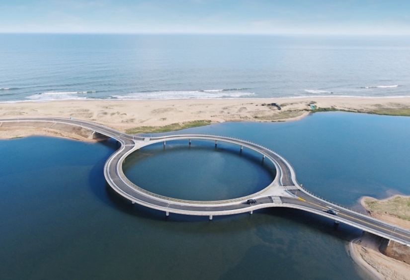 Round, unfinished and endless-10 most unusual bridges in the world