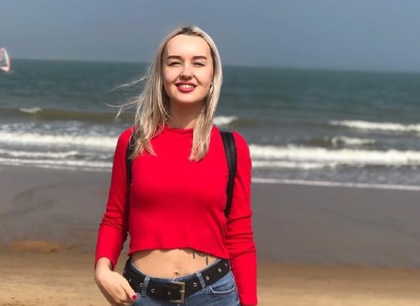 Russian blogger and her dark-skinned boyfriend crashed to death in China Russian blogger and her dark-skinned boyfriend crashed to death in China