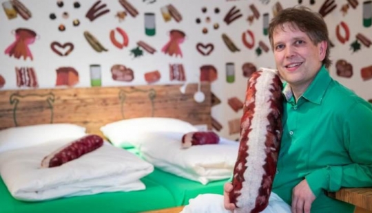 Sausage hotel cerca de Nuremberg: un espectacular objeto de arte y la pesadilla de un vegetariano