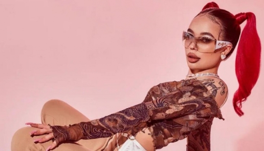 Scandalous blogger Instasamka showed her photos before plastic surgery