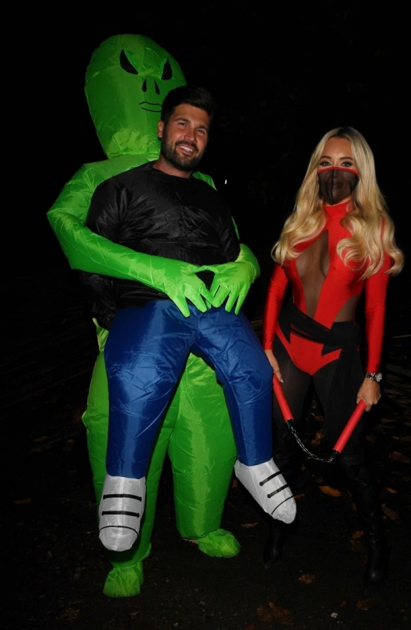 Scary beauty: participantes glamorosos del reality show británico vestidos para Halloween Scary beauty: participantes glamorosos del reality show británico vestidos para Halloween