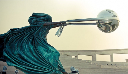 Sculptures that defy gravity