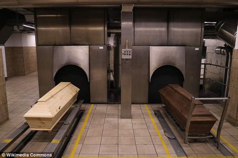 "See you on the other side": a crematorium worker told about the peculiarities of her work