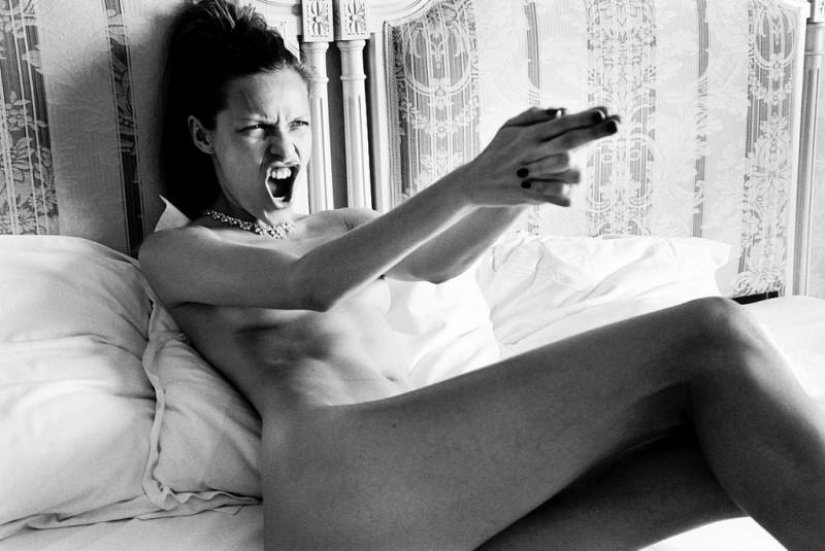 Self-portraits Ri Rasmussen — sexual, intellectual, loose