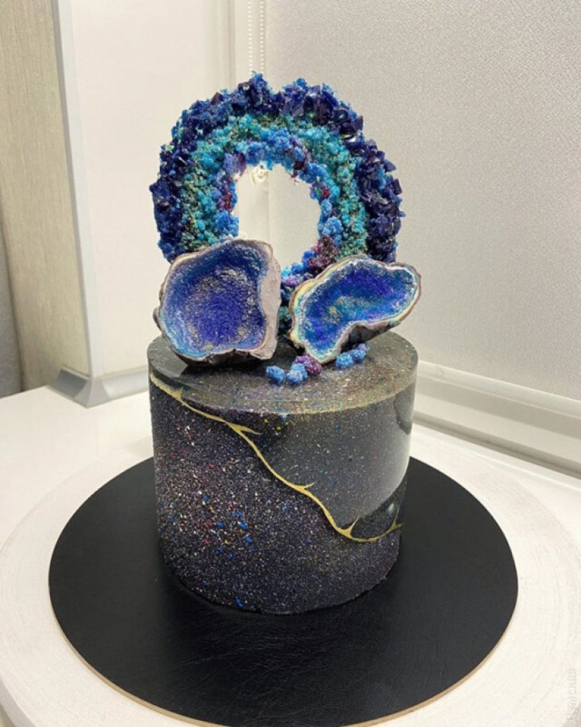 Self-taught pastry chef Kristina Dolnik makes unique cakes without mastic Self-taught pastry chef Kristina Dolnik makes unique cakes without mastic