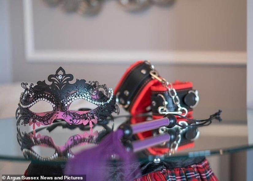 Sex sleepover: apartments in the style of "50 shades of grey" are available for rent on the Airbnb website Sex sleepover: apartments in the style of "50 shades of grey" are available for rent on the Airbnb website