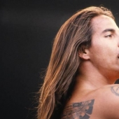 Sexo con la hermana de Flea y disfrazarse de mamá: los secretos de Anthony Kiedis de Red Hot Chili Peppers