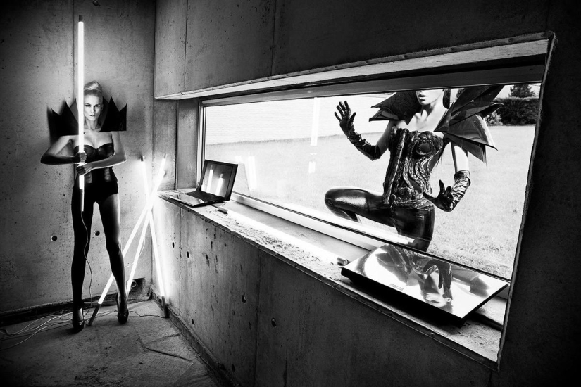 Sexy and dynamic works by Simon Brodziak