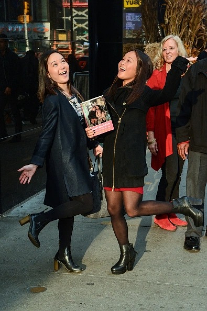 Sister from YouTube: a girl found out that she has a twin because of a video on the network Sister from YouTube: a girl found out that she has a twin because of a video on the network