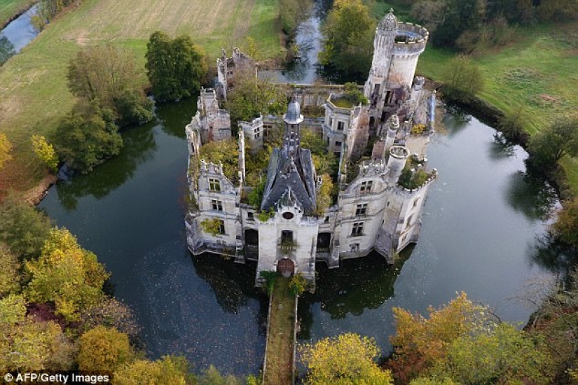 Six thousand users of the crowdfunding platform chipped in and bought a medieval castle