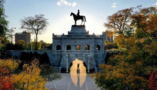 Social networks found a mysterious couple in a huge city in a matter of days