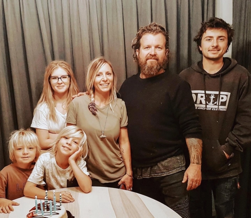 Spouses from Australia do not take their children to school, believing that natural education is much more useful