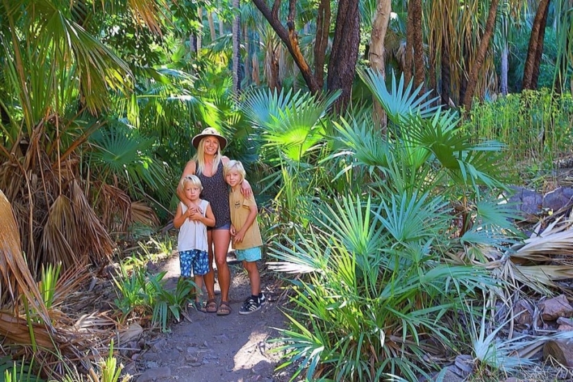 Spouses from Australia do not take their children to school, believing that natural education is much more useful