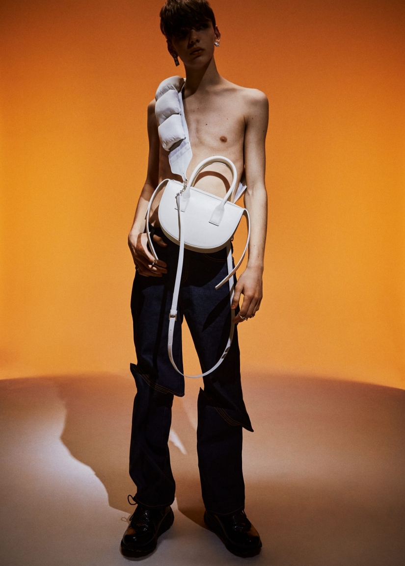 Strange designer jeans from a brand from South Korea impress and fascinate