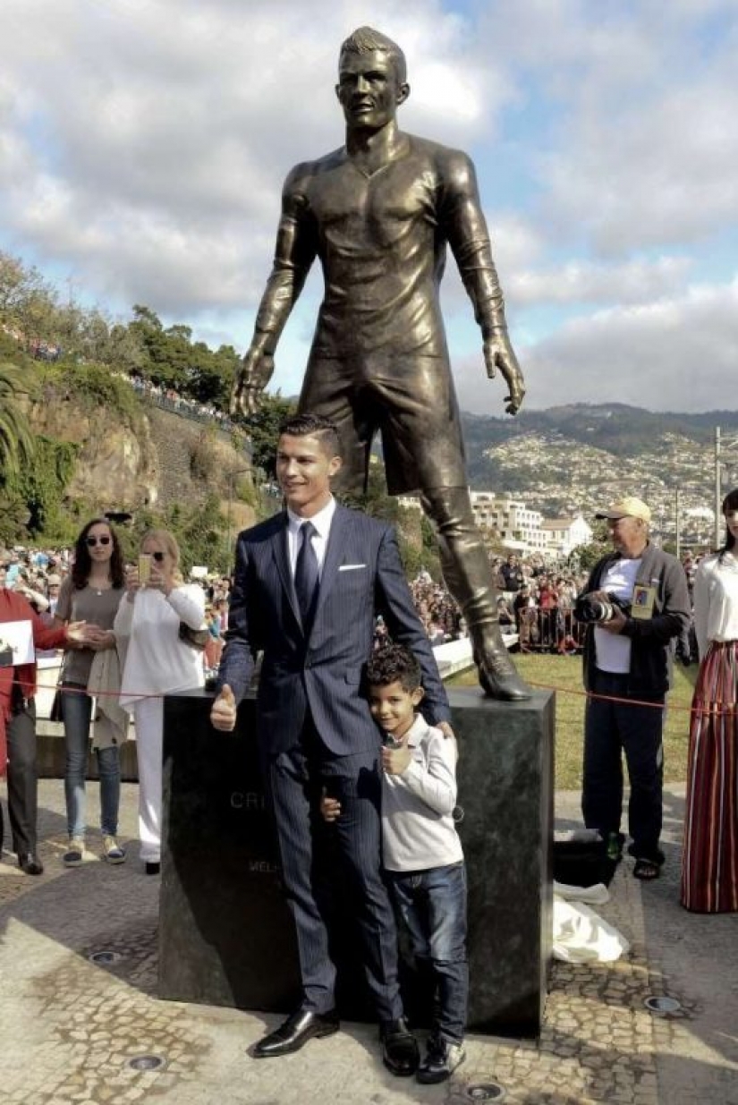 Stuff: 10 of the worst statues of celebrities from around the world Stuff: 10 of the worst statues of celebrities from around the world