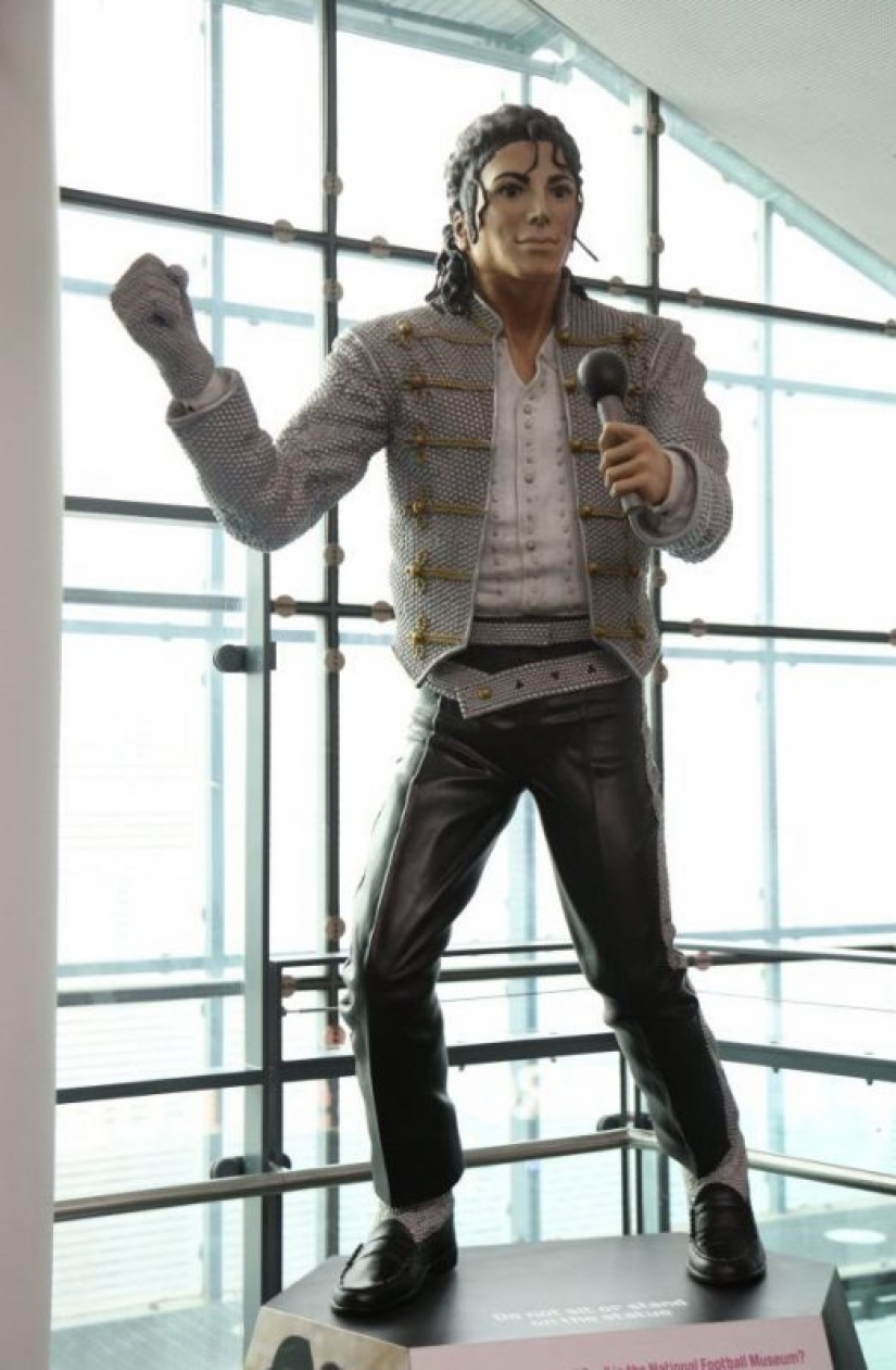 Stuff: 10 of the worst statues of celebrities from around the world Stuff: 10 of the worst statues of celebrities from around the world
