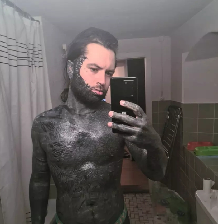 Swiss gets to know his body by covering it with a solid tattoo