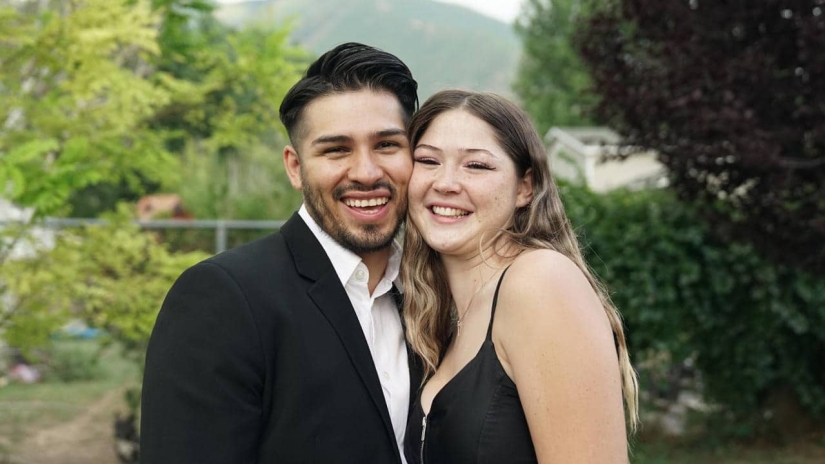 "Tengo 19 años y soy un swinger" : una pareja inusual confía en un Tic-Tac "Tengo 19 años y soy un swinger" : una pareja inusual confía en un Tic-Tac