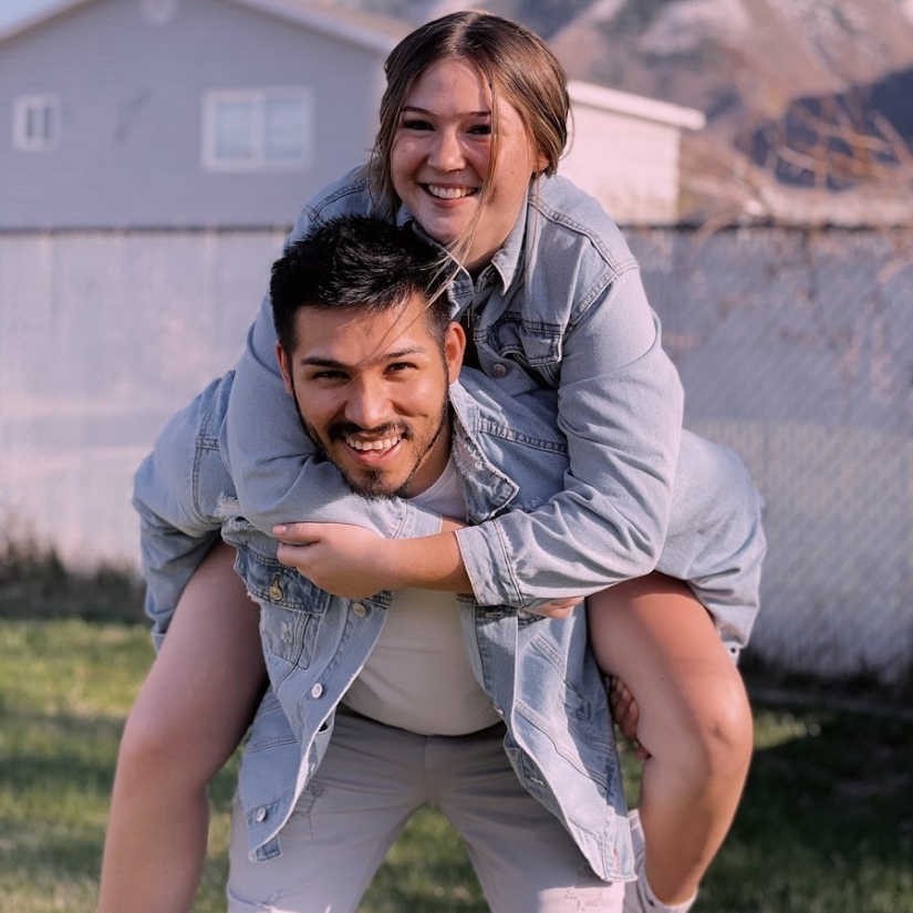 "Tengo 19 años y soy un swinger" : una pareja inusual confía en un Tic-Tac "Tengo 19 años y soy un swinger" : una pareja inusual confía en un Tic-Tac