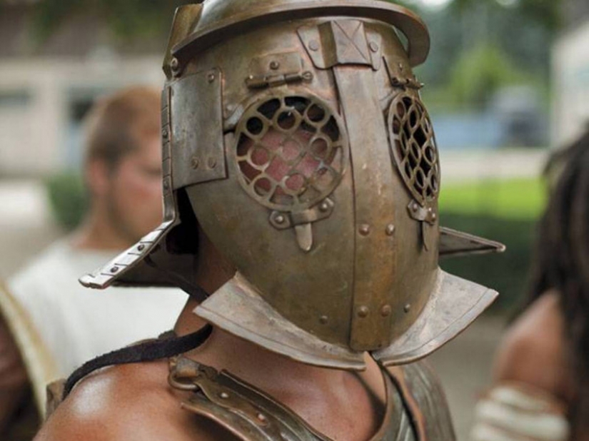 The 10 Most Creepy ways to hide your face