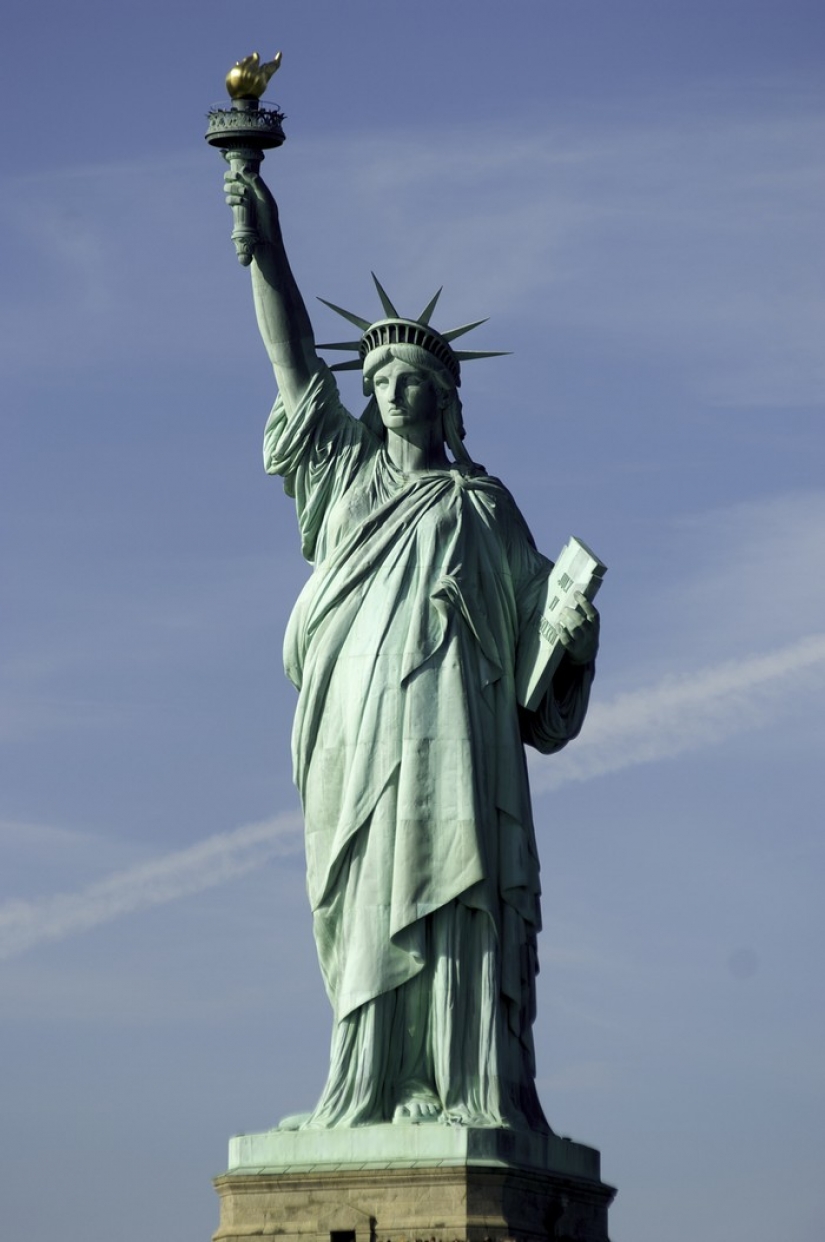 the 15 tallest and grandest statues