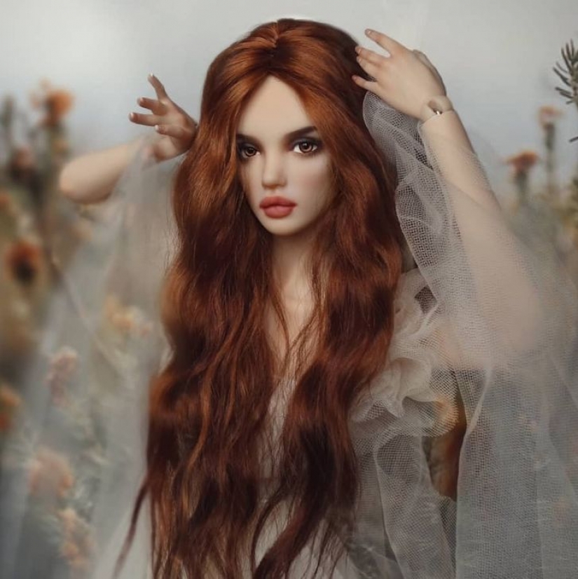 The artist creates dolls that look so real that we really wait for them to say: "Hello!"