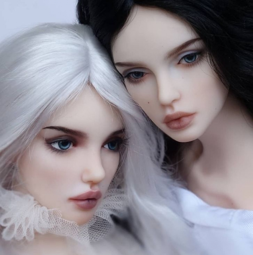 The artist creates dolls that look so real that we really wait for them to say: "Hello!"