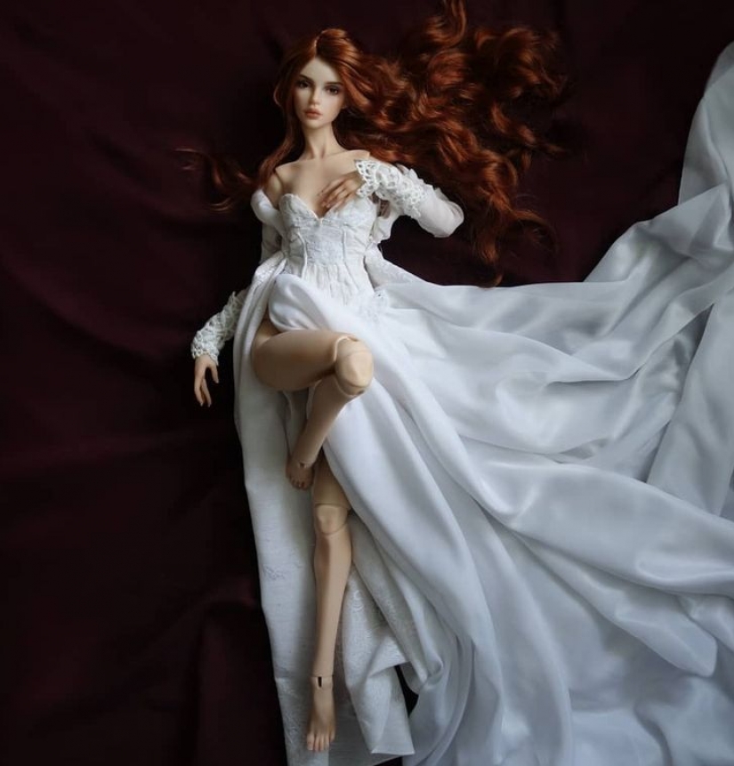 The artist creates dolls that look so real that we really wait for them to say: "Hello!"