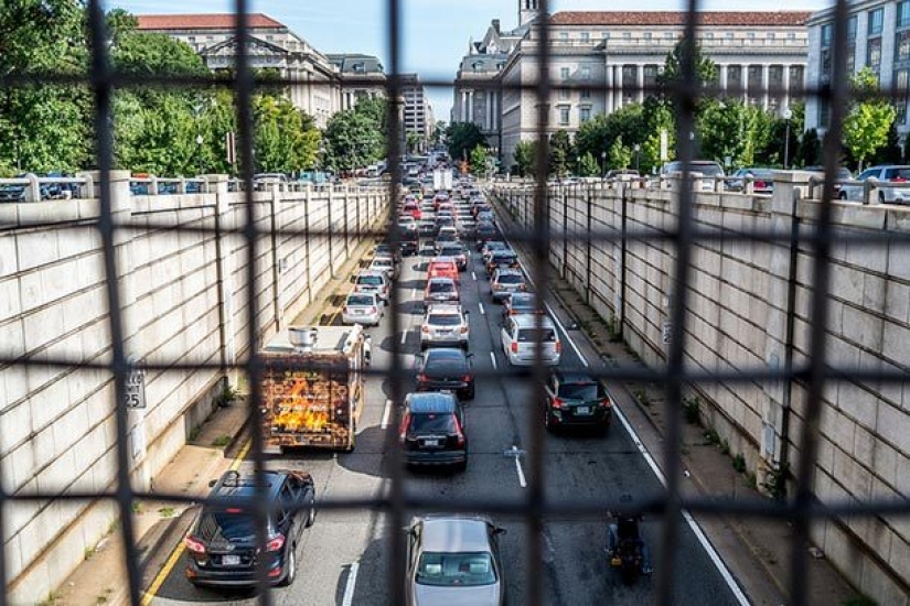 The Biggest Pros and Cons of Living in America