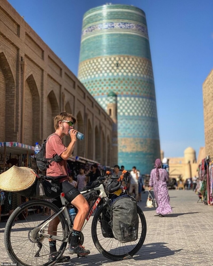 The British bought bike in China, and traveled 15 thousand miles to England The British bought bike in China, and traveled 15 thousand miles to England