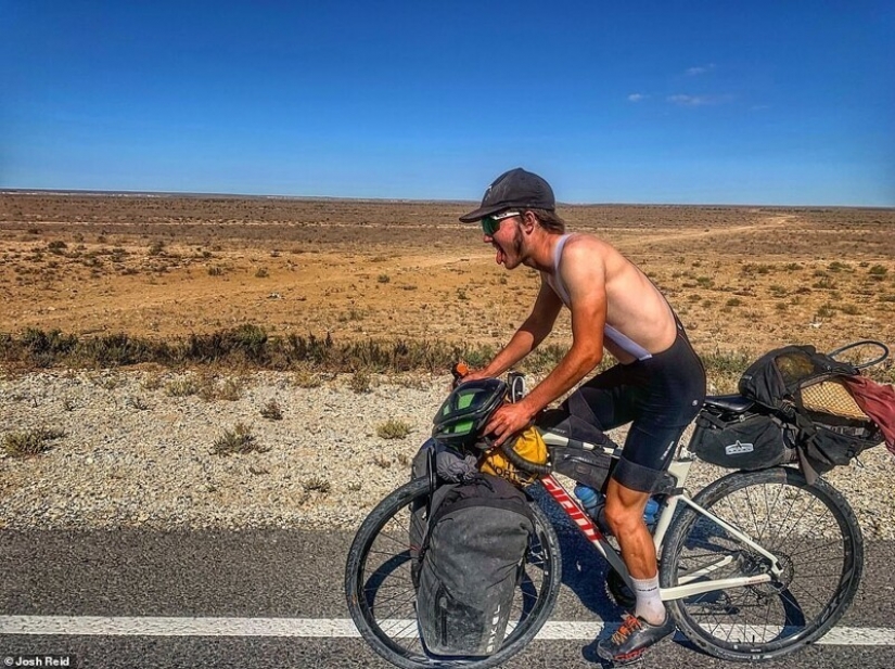 The British bought bike in China, and traveled 15 thousand miles to England The British bought bike in China, and traveled 15 thousand miles to England