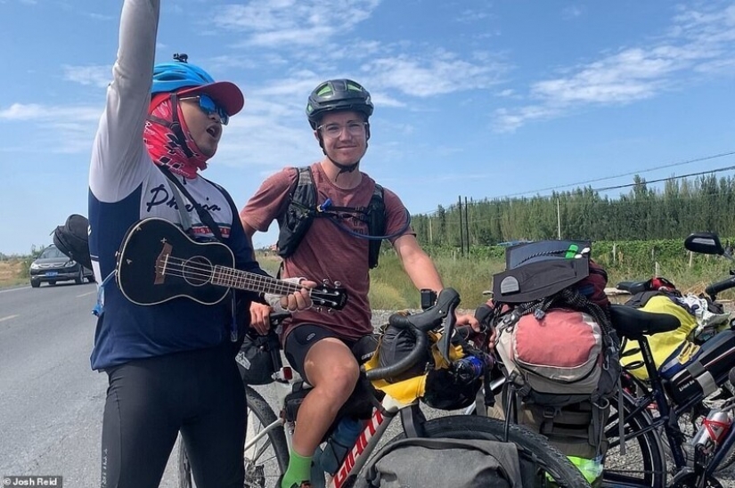 The British bought bike in China, and traveled 15 thousand miles to England The British bought bike in China, and traveled 15 thousand miles to England