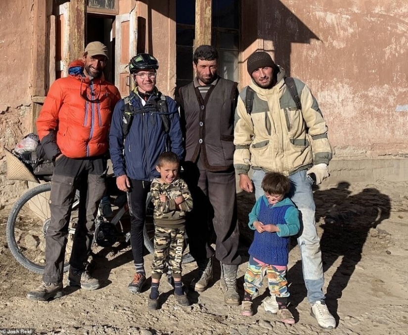 The British bought bike in China, and traveled 15 thousand miles to England The British bought bike in China, and traveled 15 thousand miles to England