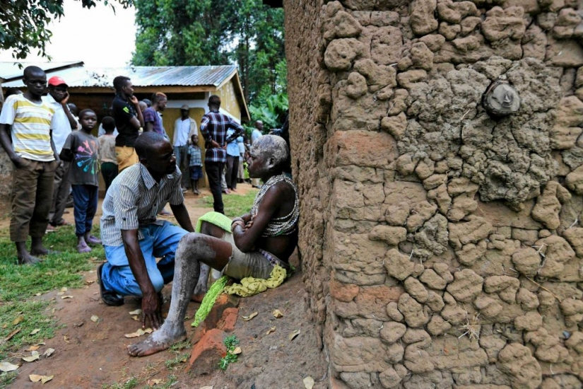 The circumcision ritual: how men become in Kenya