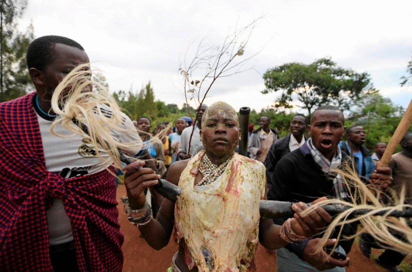 The circumcision ritual: how men become in Kenya