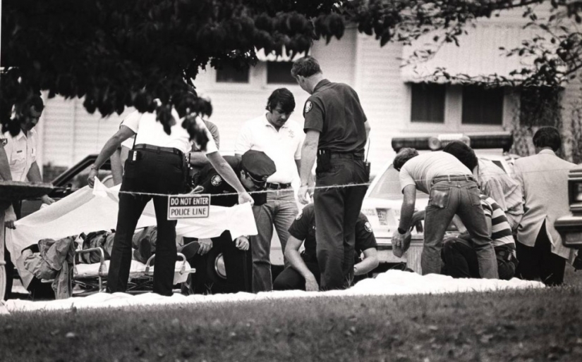 The Cocaine Bear, or the Story of how an American policeman became a famous drug dealer